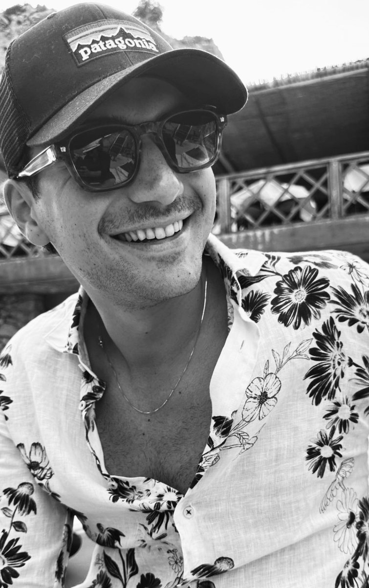 walkeesley's tweet photo. tu sei proprio il mio sole🤍 https://t.co/QrH7BGSBCx