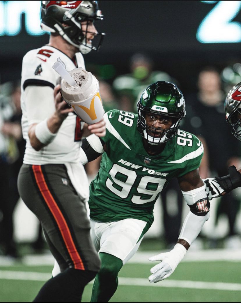 thejetsguy100's tweet photo. When I see the Oreo McFlurry 🥛🥤#gfuelstrength #gfuelenergy
 #PS5Share, #MaddenNFL24
#sip  #TakeFlight      #Jetshistory   #NFL #NFLtwitter   #jetsnation  #snyjet  #JetsTwitter #wethefans #metslife #sauce #Jetsforlife #jetlife https://t.co/IxLHPqSUCv
