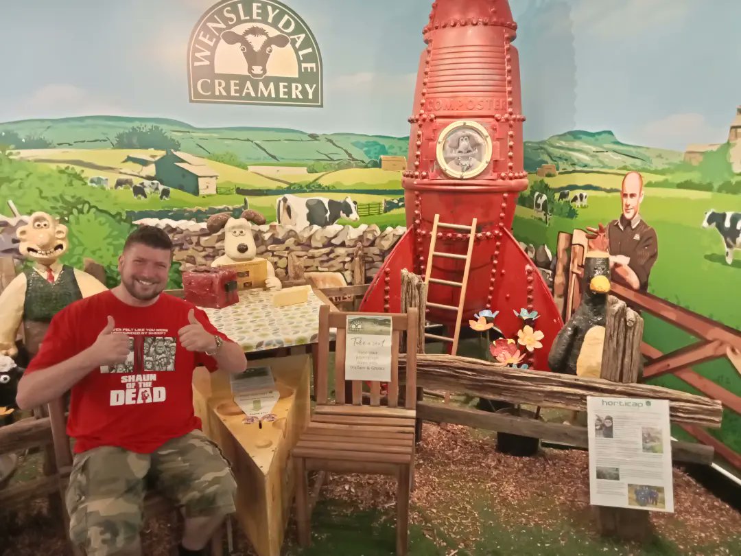 Man In Paint tweet media