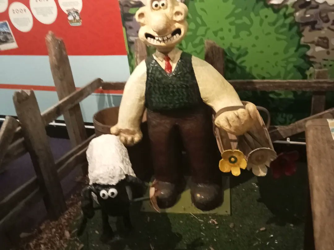 Man In Paint tweet media