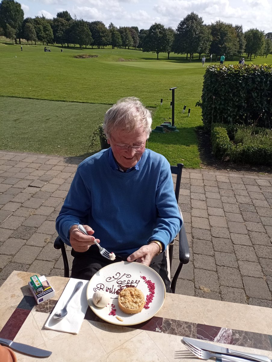 CastleMembers's tweet image. Pictured is one of our favorite members Eugene, who yesterday, celebrated his 81st birthday.

Still going strong, playing good golf, off a very competitive handicap 👍⛳

Congratulations Eugene, from all your friends in Luttrellstown 🎉🥂🎂