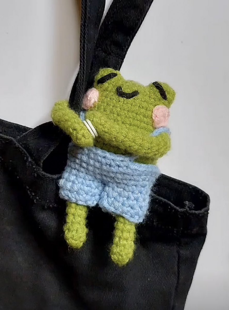 solemnlyloving's tweet photo. crying abt how cute this little bag friend is 🥹 https://t.co/ume23H7xAM