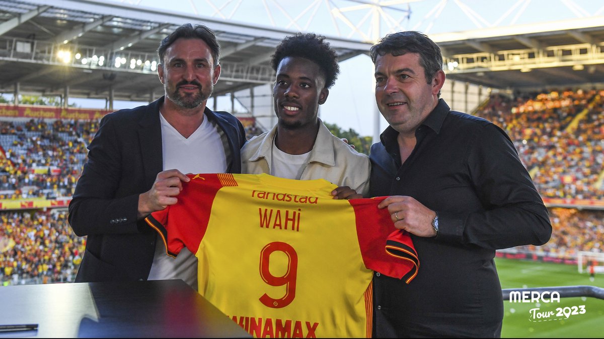 RCLens's tweet photo. 🚐 𝗠𝗘𝗥𝗖𝗔𝑻𝒐𝒖𝒓2023, 𝑒́𝑝𝑖��𝑜𝑑𝑒 7⃣

✍️ Elye Wahi
📍 Stade Bollaert-Delelis
📅 20/08/2023
👉 https://t.co/LmQFaQJ59x

#MercaTour2023 #FierDEtreLensois https://t.co/VOBGJiYIZT