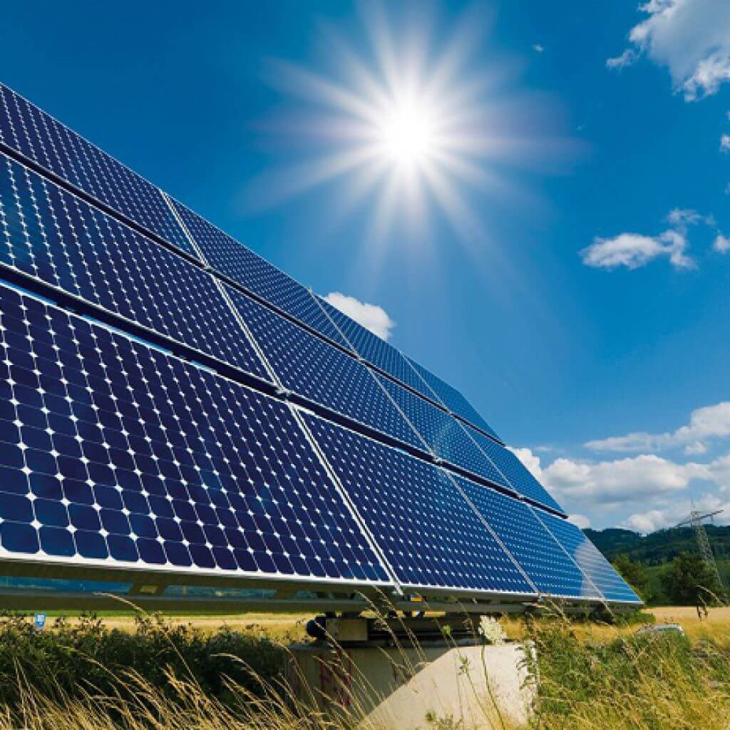 Mkhnews's tweet photo. صندوق التنمية الوطني يُسهم في تمويل أكبر مشروع لإنتاج الطاقة الشمسية في #السعودية بقيمة تمويل إجمالية بلغت 6.1 مليار ريال بمشاركة عدة بنوك محلية و عالمية، يقع مشروع الطاقة الشمسية في الشعيبة بمنطقة #مكة_المكرمة؛ ويُعد أحد أكبر مشاريع إنتاج الطاقة المتجددة في العالم 🇸🇦 
#مشاريع_مكة