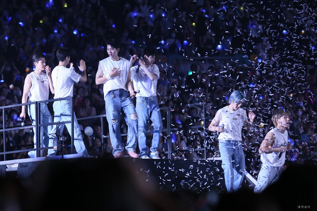 limerence_kms's tweet photo. 230820 COMEBACK AGAIN D2

무대에서 노래하고 춤 추고 장난 치면서 너무 행복해 보이는 오빠들의 모습을 보고 울컥했어ㅜ

인피니트 지켜줘서 고마워 💛

#성규 #동우 #우현 #성열 
#엘 #성종 #인피니트 #INFINITE https://t.co/f85GwmFQdN