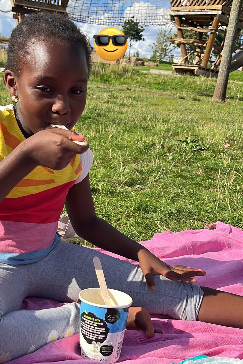 amourdestine's tweet photo. Happy Sunday from some of our #DestinyCreators & their children who’ve been enjoying the ☀️ in Kidbrooke. It’s so important to spend time together hanging out and enjoying each others company like a family 🤲🏾
💛 & Solidarity
#Sisterhood #CommunityFirst https://t.co/KhL72bIAZj