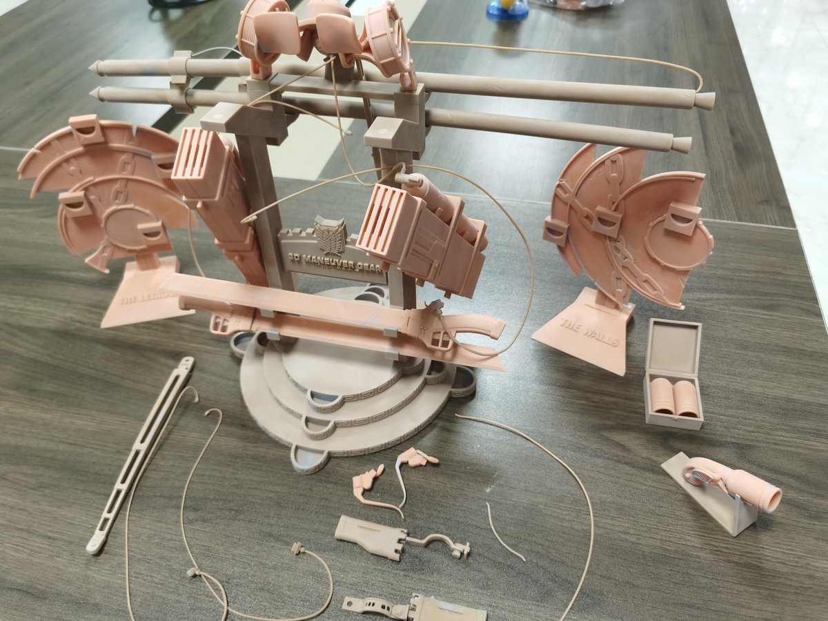 Typical_Scene's tweet image. we present to you our 8th product: 1/3 scale maneuver gear(metal blade), the walls and the regions metal badge . although it is not a character, but it's really a delicate piece of work!