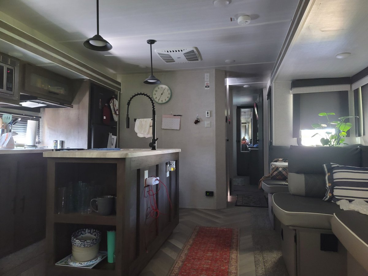 PompsAng's tweet photo. My home for the next 13 weeks

#itaintmuch, but it's mine!, and it has a washer a dryer!!
🥰🤣🤣🤣 https://t.co/rsvM7URkJ4
