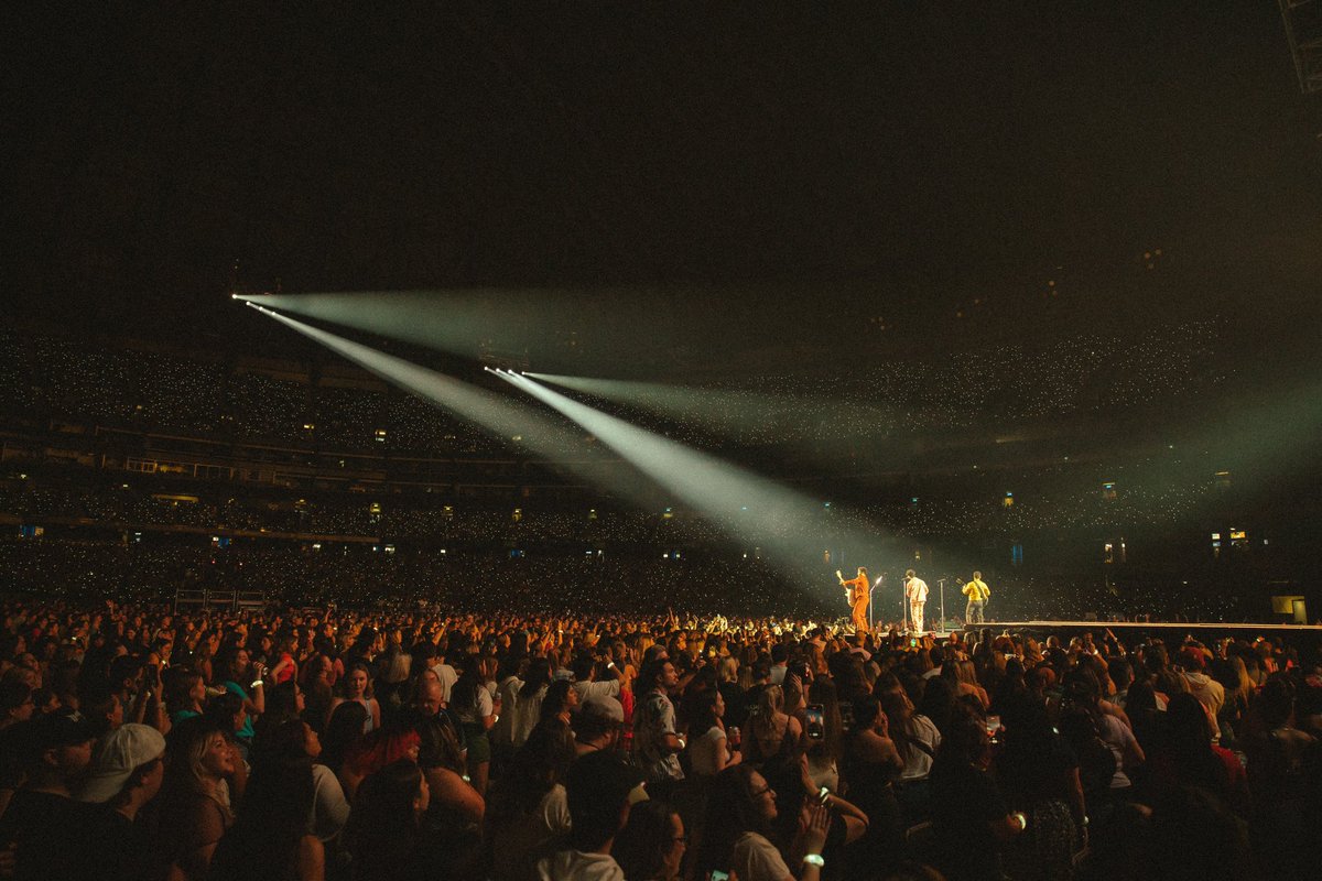 nickjonas's tweet photo. Playing these stadiums has been such a highlight. Thanks for another bucket list show, Toronto. https://t.co/v7d1zGdkAu