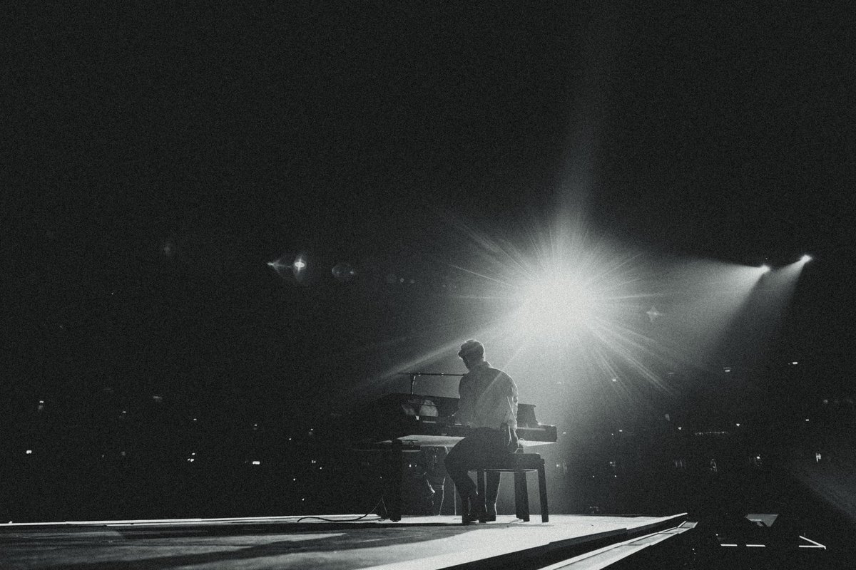 nickjonas's tweet photo. Playing these stadiums has been such a highlight. Thanks for another bucket list show, Toronto. https://t.co/v7d1zGdkAu