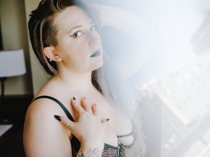 The sun and I don&rsquo;t always get along but I love her anyway ☀️🖤 https://t.co/UJtFbl0p9v<a href="/tag/ama"class="tags"><span>#ama</span></a>