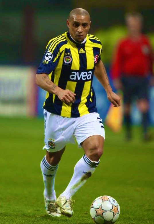 karaafenerya's tweet photo. 🌟 Roberto Carlos : Fenerbahçe est le Real Madrid turc, mais la Turquie n'a pas Barcelone. Fenerbahçe est incomparable à tous points de vue. https://t.co/LWfgG0FoZF