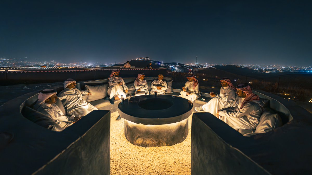 #مدهال فوق الخيال !
لمّه وعزف ووتر دايم على البال ♥️

للحجز
saudievents.sa/events-details…

#بارد_ممطر_صيفاً
#موسم_صيف_عسير
