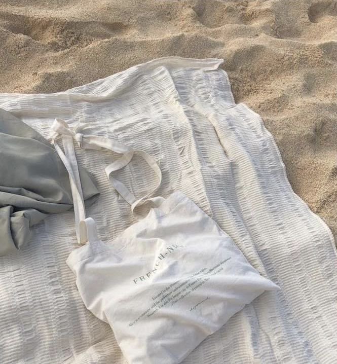 modernlilithh's tweet photo. summer is almost over. make the most out of it. https://t.co/K8ufu7PtP5