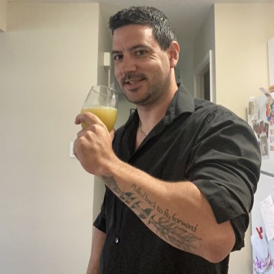 Fresh start! 🥂 

#NewProfilePic #abed #yeg