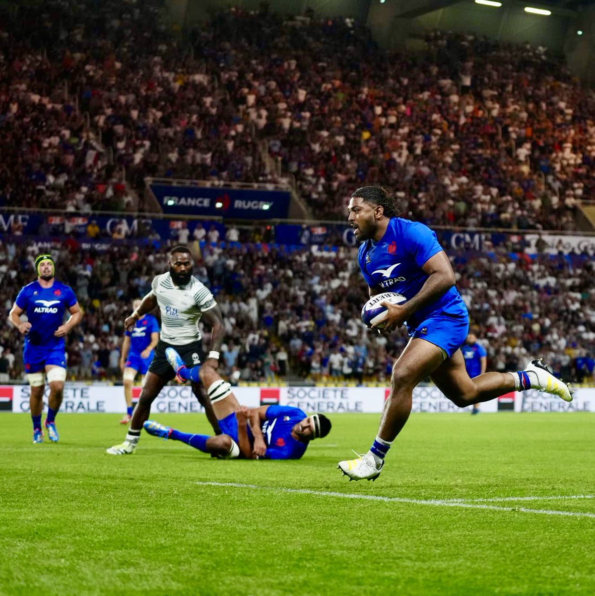 Super travail d'équipe face au Fidji 2eme victoire en France dans notre préparation. Merci Nantes ! #UnisPourUnRêve #XVdeFrance #FRAFID