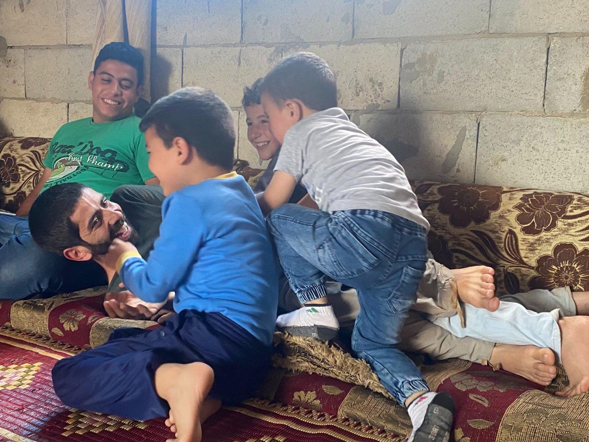 Operazione Colomba (@opcolombaapg23) on Twitter photo #Libano, I #bambini di Tel Abbas
La prima volta che sono arrivata a Tal Abbas ciò che più mi ha stupito sono stati i bambini.
Tanti, rumorosi, curiosi.
Quando ci sono tornata per la seconda volta, di nuovo i bambini mi hanno colpito.
operazionecolomba.it/libano-siria/3… #Libano, I #bambini di Tel Abbas
La prima volta che sono arrivata a Tal Abbas ciò che più mi ha stupito sono stati i bambini.
Tanti, rumorosi, curiosi.
Quando ci sono tornata per la seconda volta, di nuovo i bambini mi hanno colpito.
operazionecolomba.it/libano-siria/3…