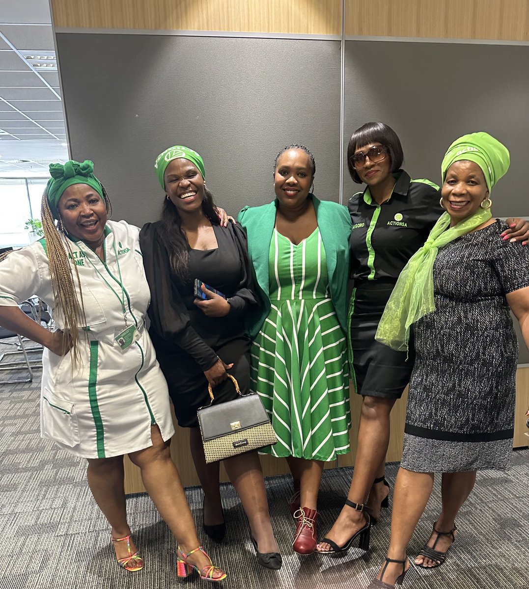 kholofeloMorodi's tweet photo. Tshwane women coming for everything. What a successful launch 🥂 ⁦⁦@MjekanaJK⁩ @Flora_Monama01⁩ https://t.co/tWqiXcKa62