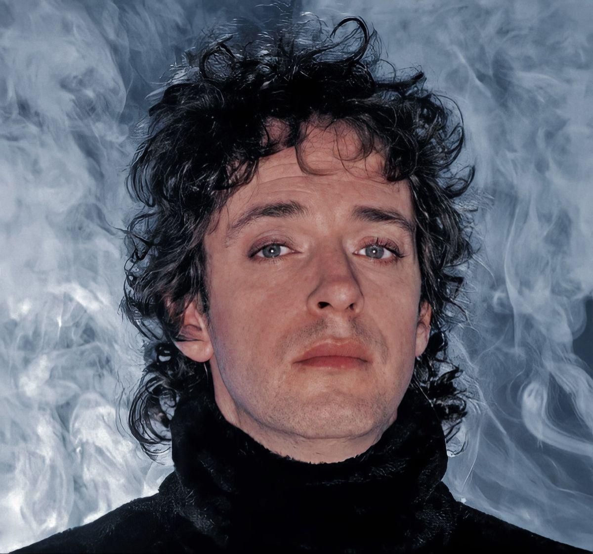 Iconicaba's tweet image. 🎸Billboard reconoce a Gustavo Cerati como el mejor cantante de rock en español de todos los tiempos. Su destreza con la guitarra y liderazgo ejemplar en Soda Stereo lo destacan. Valorado por su maestría escénica y letras evocadoras. Un merecido homenaje.🎤 #GustavoCerati #Rock