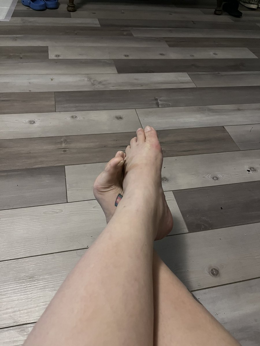 Lisa20692245's tweet photo. @Feetfinder https://t.co/KT99rFQ4eM https://t.co/1lwpY2sjKX