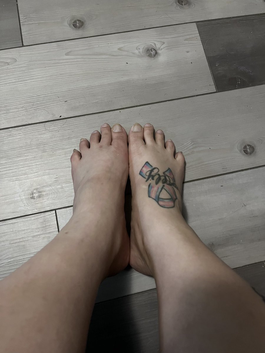 Lisa20692245's tweet photo. @Feetfinder https://t.co/KT99rFQ4eM https://t.co/1lwpY2sjKX