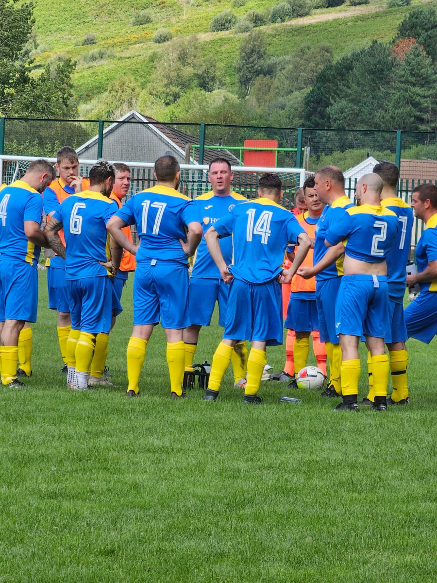 porth_quins_bgc's tweet image. Today our new over 40s vets team played their first ever game!
We'll done to each and every one of them. Hell of a shift!
Big thanks to @ynyscynonvets for welcoming us.
We're very proud to get this new team up and running 🔵🟡🟣⚽️👍