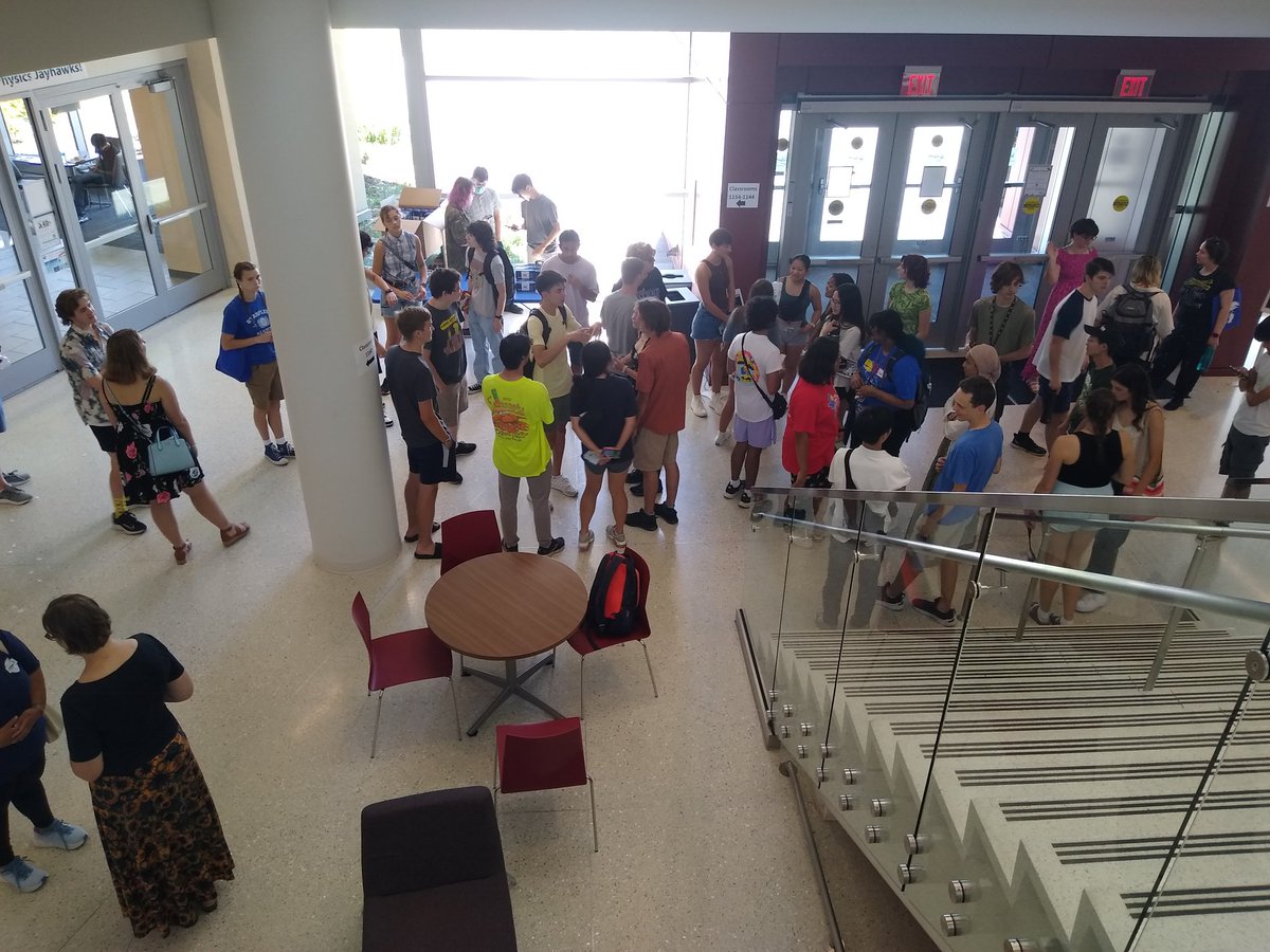 KUPhysicsAstro's tweet image. Still time to join the welcome event for new astronomy, chemistry, engineering physics, and physics majors!  Come on over to GLH (aka ISB).
#HawkWeek