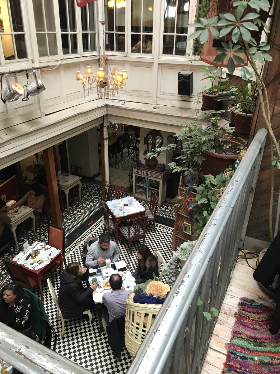 Almorzando en ⁦⁦<a href="/arte_gargola/">Espacio Gárgola</a>⁩ a 4 cuadras del Museo de La Memoria. Muy recomendable
