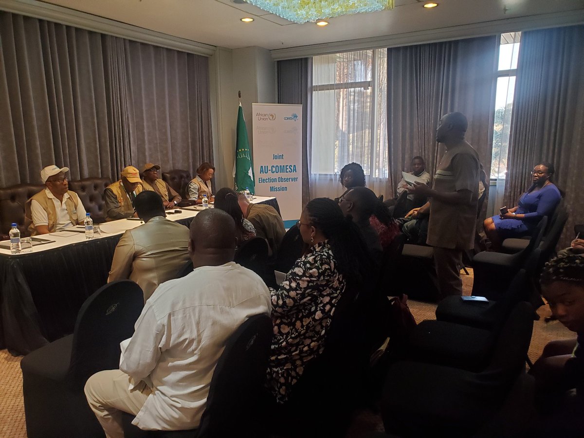 SAPPCPEACE's tweet photo. Today @SAPPCPEACE Conflict Early Warning System Coordinator @nqobileqmoyo gave the opening brief @_AfricanUnion &amp; @comesa_lusaka CSOelection observer #Zimbabwe to Head of Mission ExNigeria President @GEJonathan @AUC_PAPS @Bankole_Adeoye &amp; @comesa_lusaka Sec Gen @ChilesheKCOMESA https://t.co/yN4PUpjZGB
