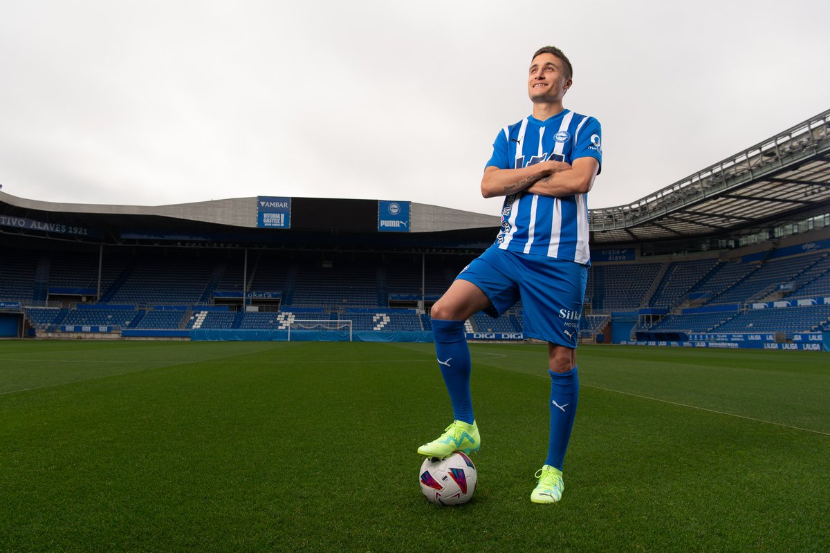 Alaves's tweet photo. HE
IS
BACK
😎 https://t.co/sj5gpX3kop