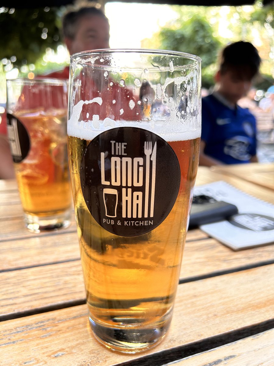 DJReady2Rock's tweet photo. C’mon The Chelsea, for one night only 😂 #TheLongHall pub  #Vienna 💙 https://t.co/b2DiNi7hOZ