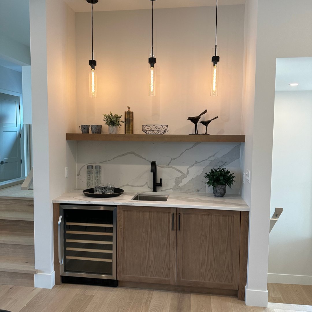 We are so pleased with this recent staging project we completed in West Hillhurst. The styling is subtle, versatile and effortlessly transitional.