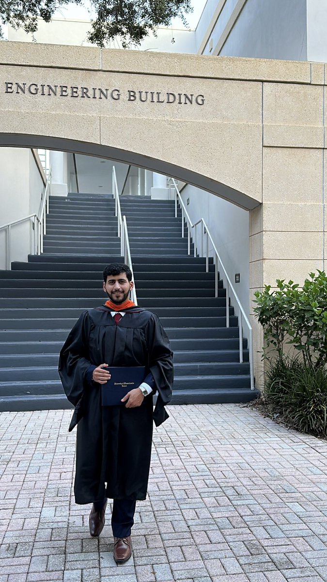 Omarr_Almutairi's tweet photo. الحمدلله مّن قبل و مّن بعد 
ما خُتم جهد ولا تم سعي الا بفضله 

 M.S. in Electrical Engineering https://t.co/mMp4WmEIBj