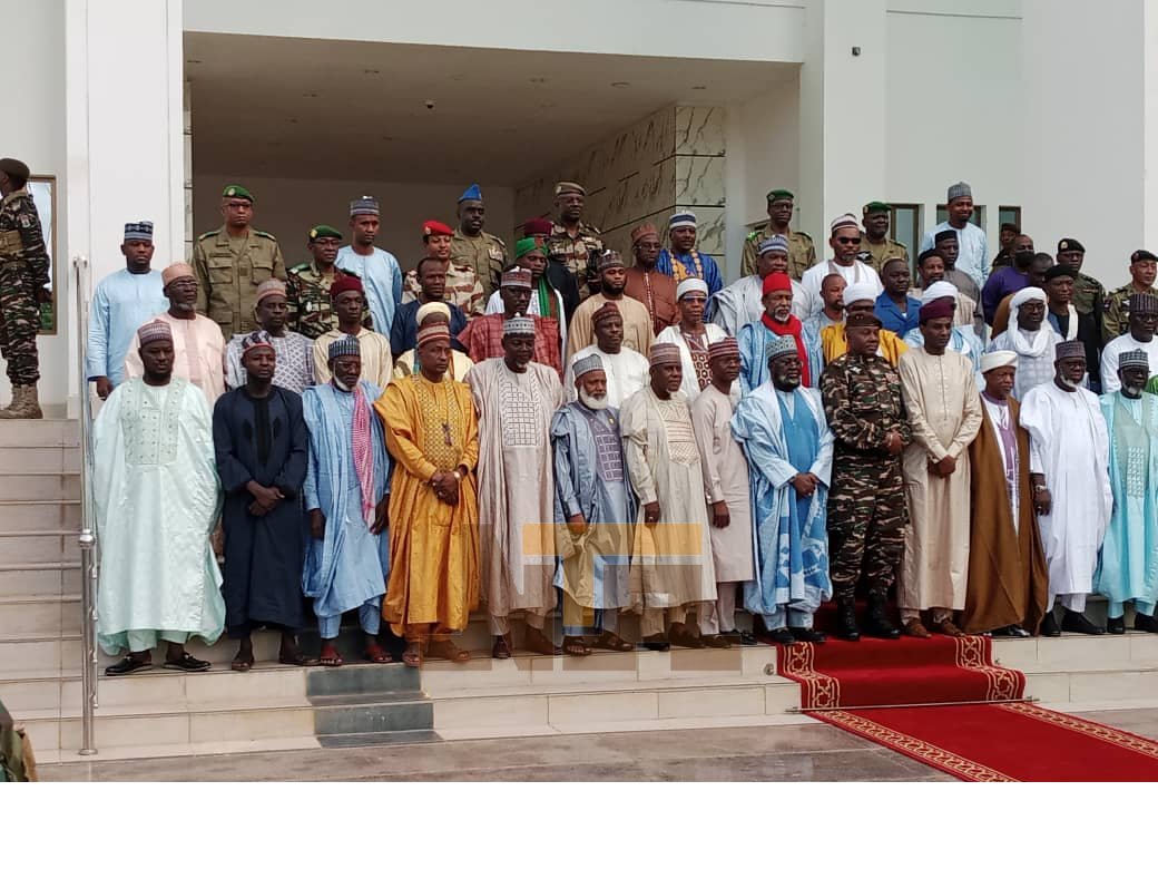 NTANewsNow's tweet photo. Coup Leaders, Nigeria’s Intervention Team Agree To Pursue Dialogue
https://t.co/ujGjnTYCXS https://t.co/fMJAiIWd2S