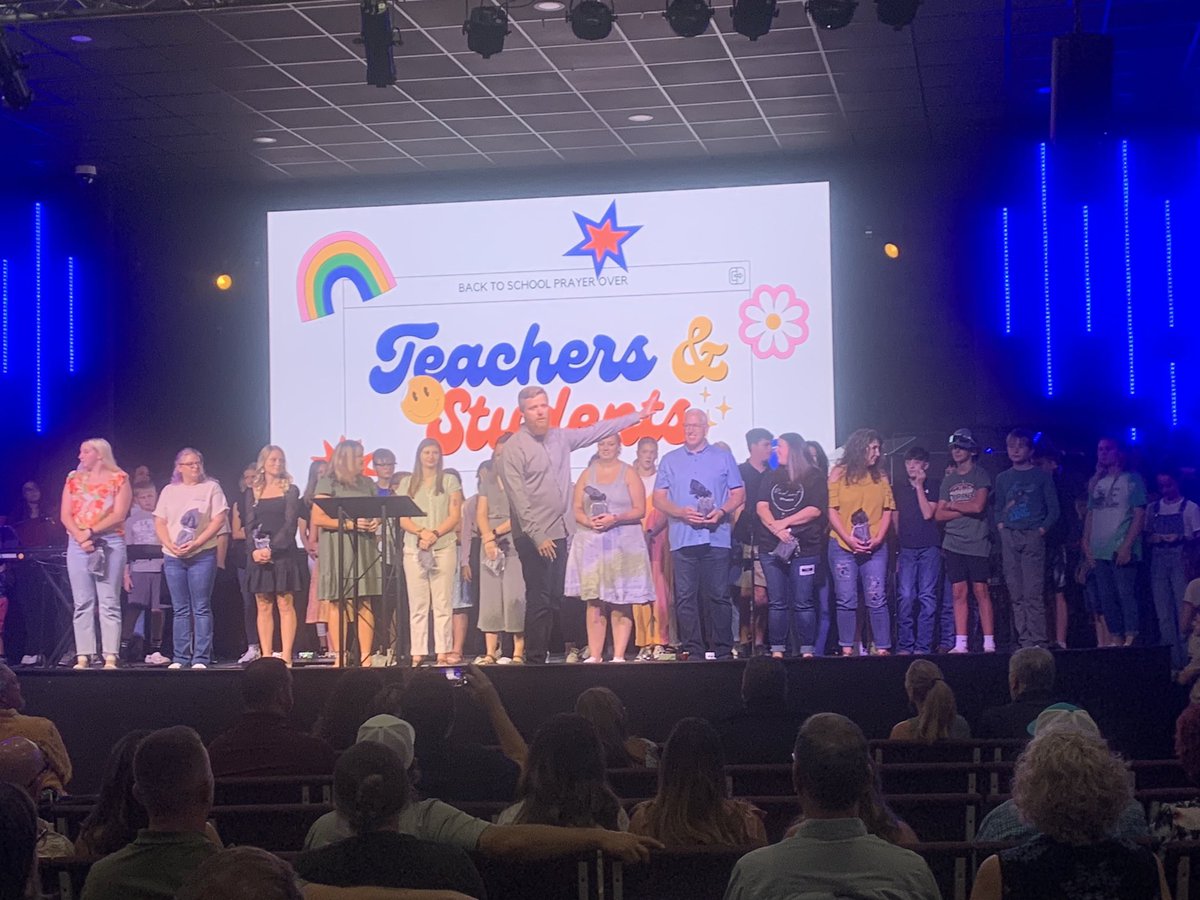 KennethPruitt's tweet photo. Prayer for teachers and students at Radiant 🙏🙏🙏 https://t.co/Pgz7VbMJNl