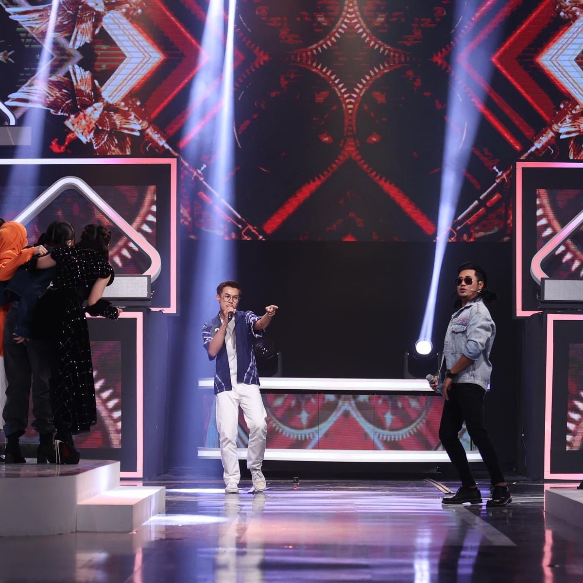 tv3malaysia's tweet photo. Ending yang paling fun untuk musim ke-6 ni!!!! Penyanyi sebenar berjaya dipilih Lan Solo! π€π»π₯ tahniah dik! #ICSYVMY #ICSYVMY6 https://t.co/pCn8wbIQLU