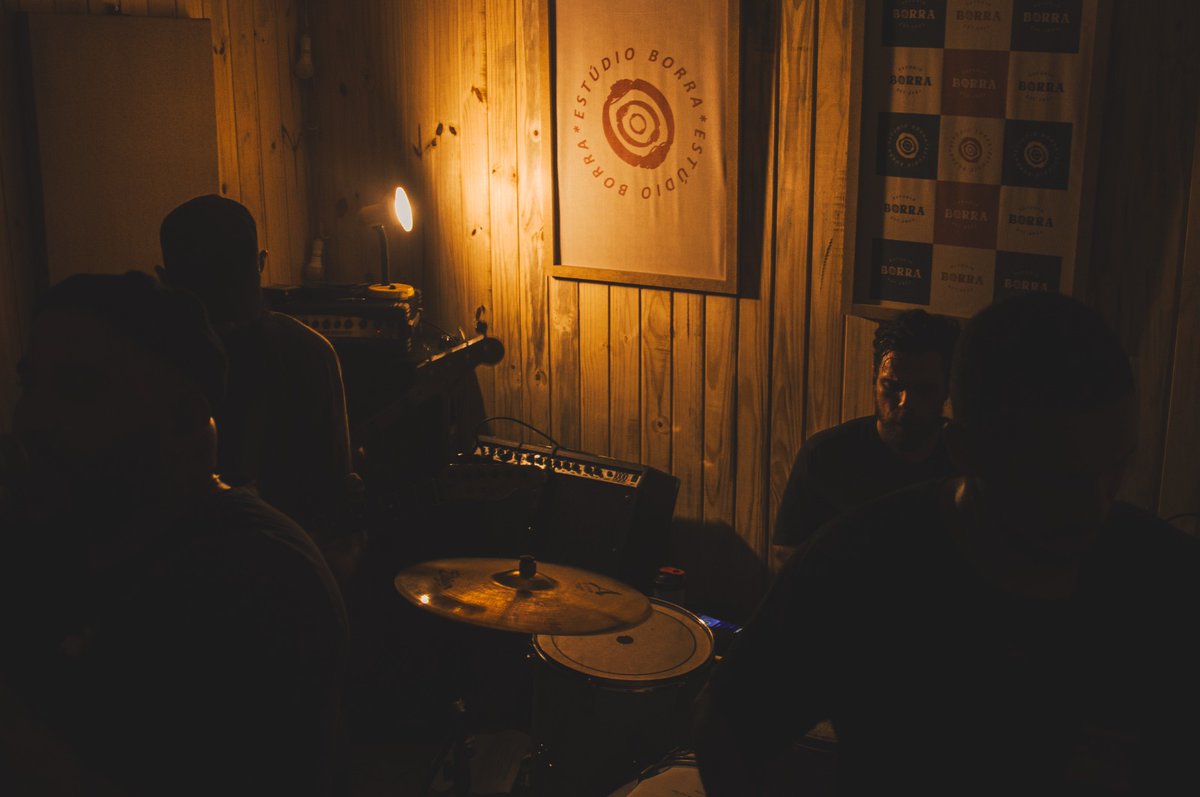 ComboioCalibre's tweet photo. Fotinhas do último show que fizemos no Estúdio Borra junto dos amigos da #NeonDharmas e @heartlistenerhc 

Salve #RuaCrew
📷 @cafezinhofrio https://t.co/fYoxuPuT7t
