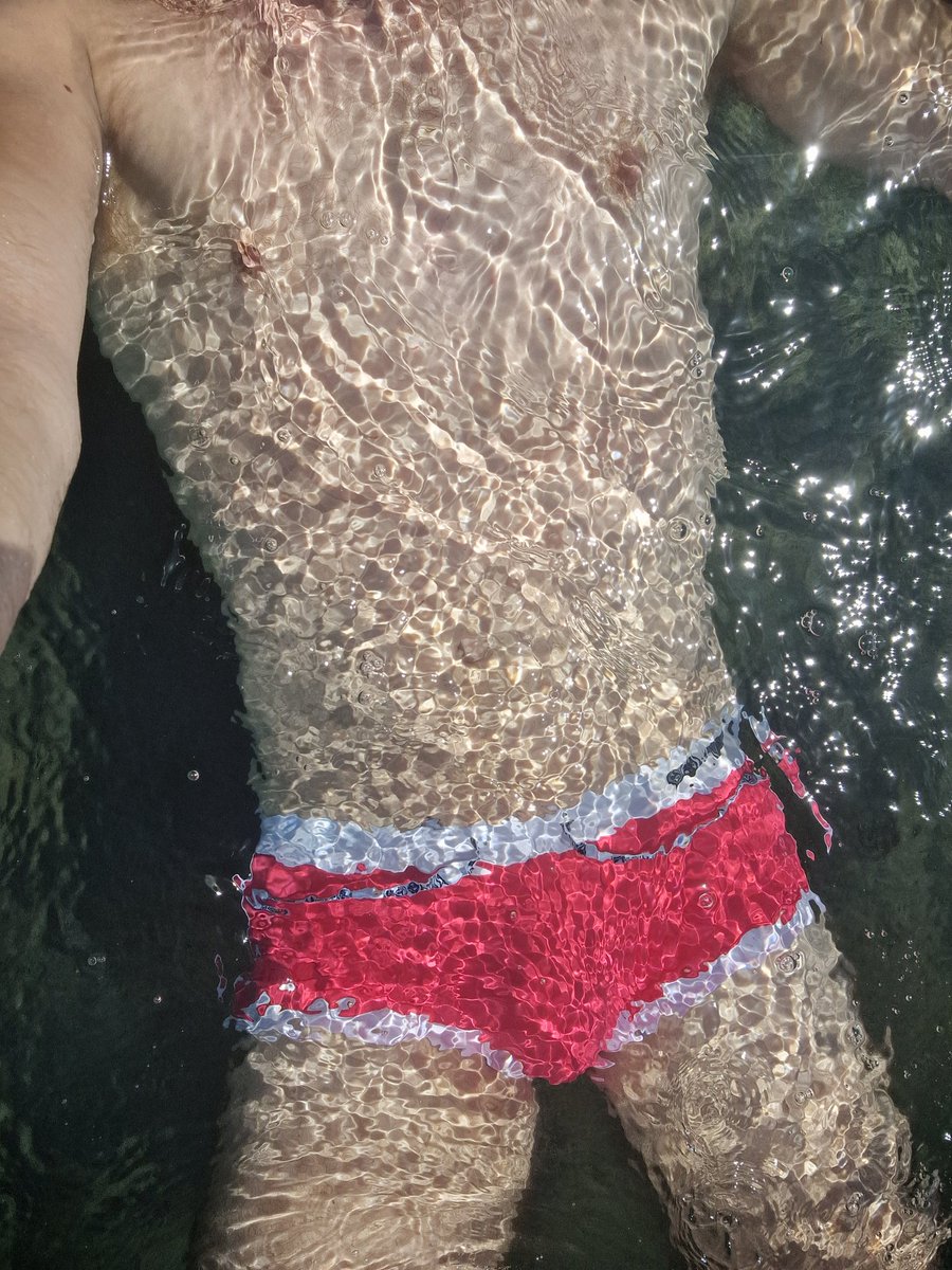 wcroque's tweet photo. Letting my swimwear out 😆💋😘 https://t.co/Ul7aen76Jo