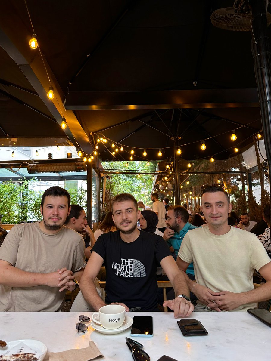 Furkan {<a href="/1borsamuhendisi/">Furkan Sezikli</a>} da Ankara’dan İstanbul’a taşınmış. Aykut {<a href="/ayktkmnt/">Öcal Aykut K.</a>} ile beraber hoşgeldin buluşması.

Ali abiyi {<a href="/fx_trader__/">ALİ ACER - Exitus</a>} de andık. İnşallah bir gün o da gelir :)