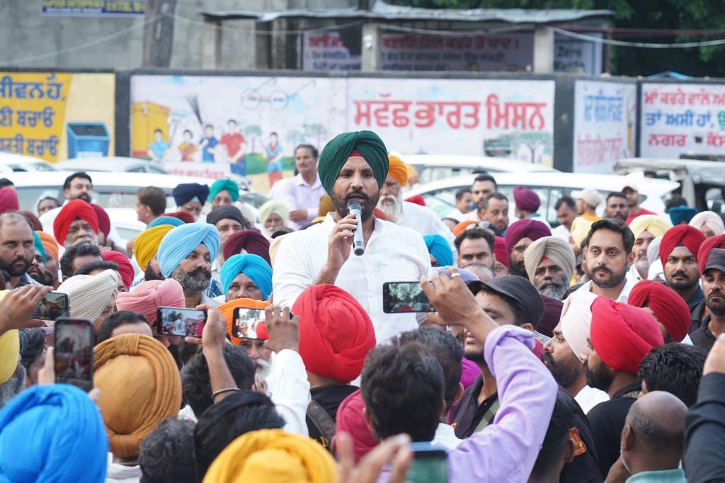 RajaBrar_INC's tweet photo. Participated in a candle March today at Gurdaspur as a mark of our protest against the @BJP4India govt’s failure to control the law & order situation in Manipur. While the congress is speeding the message of #BharatJodo, BJP is busy spreading speeding communal hate across the county but mind them, in the end, Love will thrive 🇮🇳
