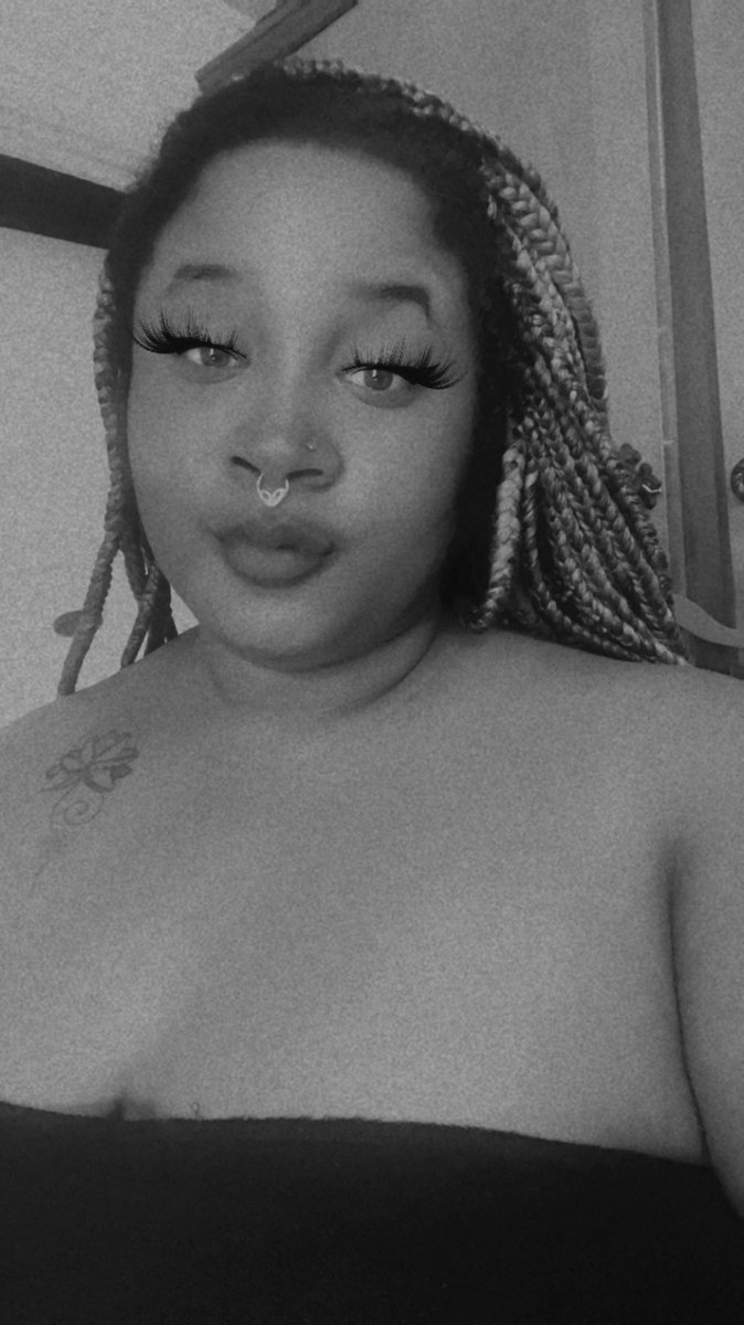 nzingaaah's tweet photo. Blessings in Blk &amp; White 🖤🤍 https://t.co/dLLLTOeBAz