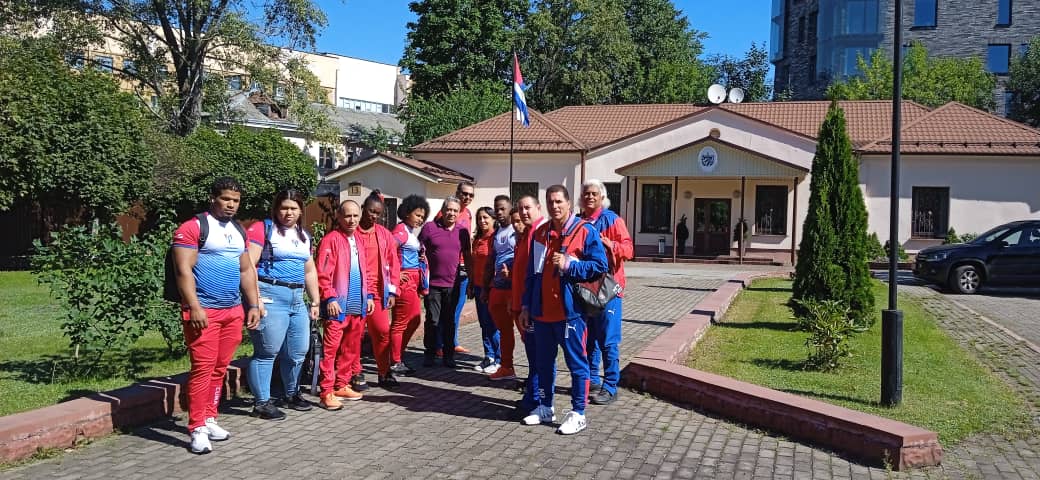 Celebramos hoy 13 de agosto el cumpleaños de nuestro Fidel, en la Embajada de Cuba en Belarus junto al equipo Olimpico de Pesas, que participo  en los Segundos Juegos de la CEI, , Viva Cuba!!!