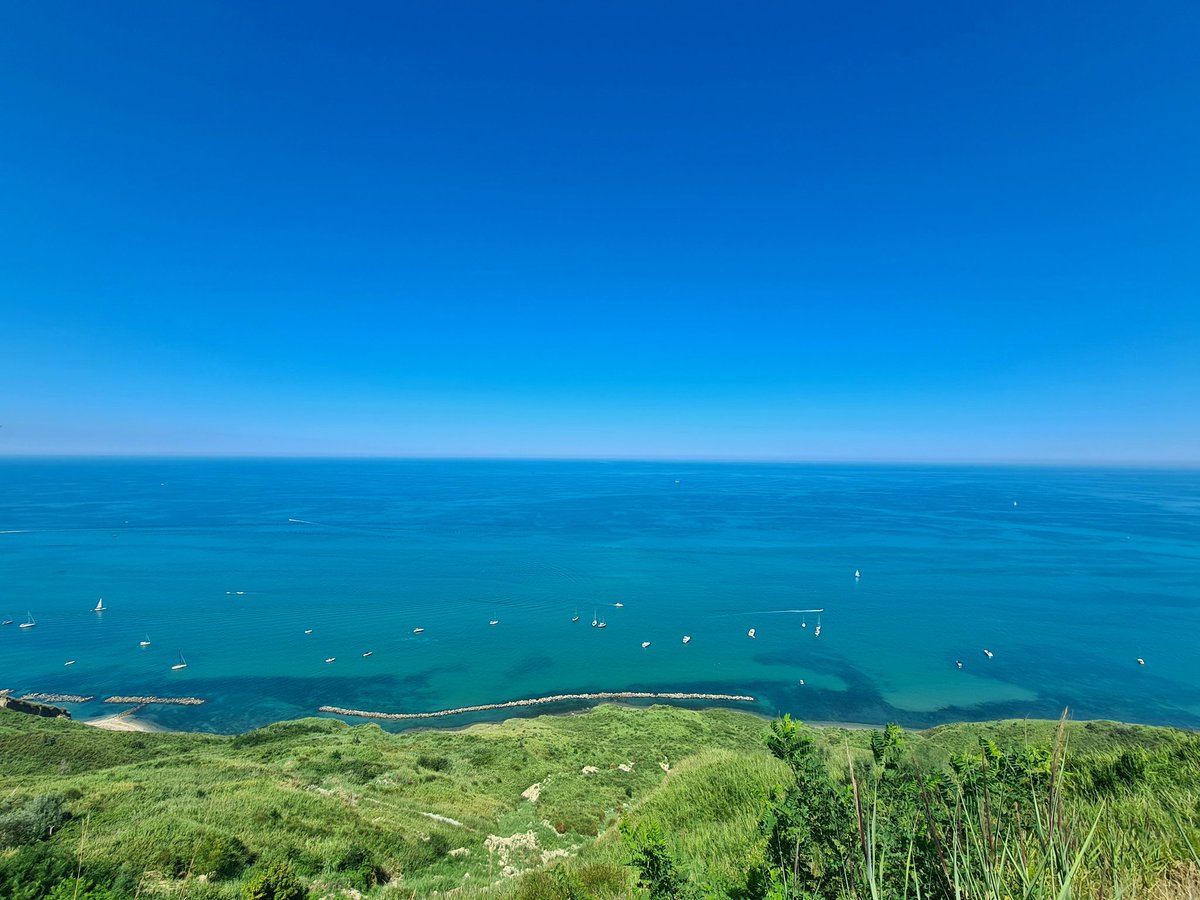 Opernjunkie's tweet photo. "Öd' und leer das Meer!"

Das Zitat passt zum Bild, aber auch dazu, dass sich heute bei den #BayreutherFestspielen leider schon nach nur 4(!) Vorstellungen der Vorhang für den #BFtristan von #RolandSchwab schließt, #BFring und #BFholländer hätten es eher verdient! https://t.co/RCjJ9fVzRD