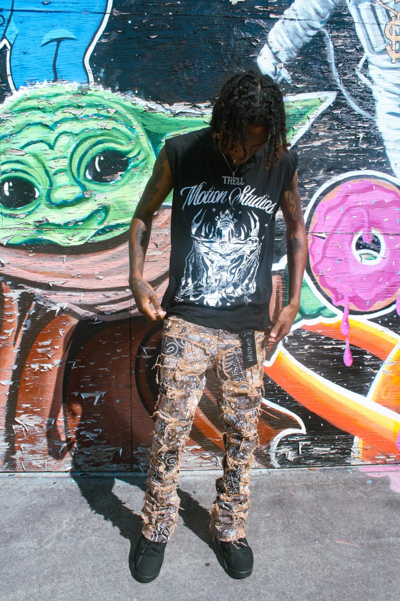 KHunch01's tweet photo. BTS of my first official photoshoot! Official pics and drop coming soon!
#MotionStudios🦇 https://t.co/AMRFuztsit