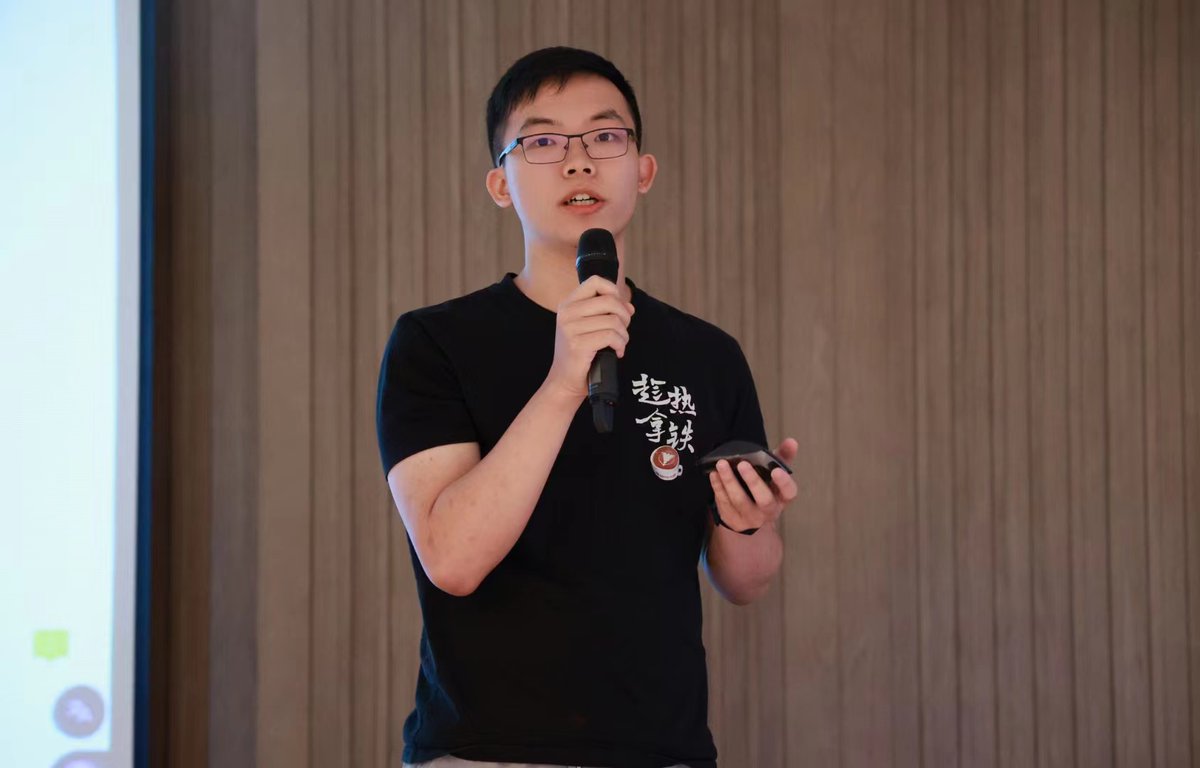 JieWang_ZJUI's tweet image. 紫金港暑研告一段落
- 非常酷而且温暖的一次旅程，在银泉暂住的日子感受到了中国大学校园的热烈与色彩
- very compact，very productive
- 月牙楼 is SOTA Research Center in ZJU
- 离开银泉八舍，解甲归田
人机交互，人与AI应当彼此相扶
尊重人的科技未来才是值得期许的未来
#ZJU #inLAB #LLM