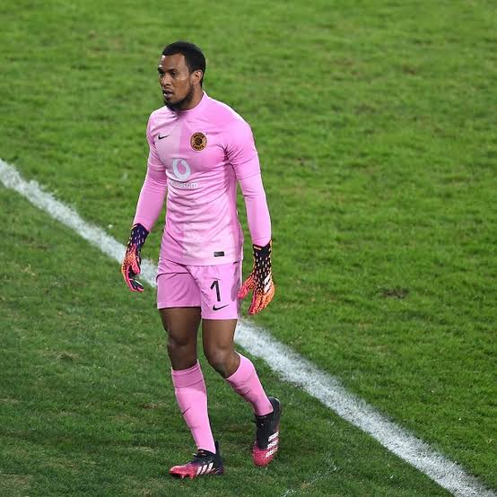 Kaizer Chiefs don't have a goalkeeper on Brandon Peterson he's a flop this guy yeses