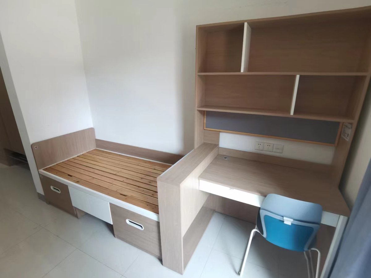 JieWang_ZJUI's tweet image. 紫金港暑研告一段落
- 非常酷而且温暖的一次旅程，在银泉暂住的日子感受到了中国大学校园的热烈与色彩
- very compact，very productive
- 月牙楼 is SOTA Research Center in ZJU
- 离开银泉八舍，解甲归田
人机交互，人与AI应当彼此相扶
尊重人的科技未来才是值得期许的未来
#ZJU #inLAB #LLM