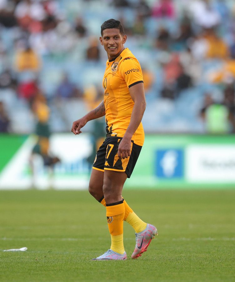 EricanSA's tweet photo. Kaizer Chiefs supporters, RT this tweet. 

I Wanna follow yall 💛

 #Amakhosi4Life #DStvPrem #KaizerChiefs #MTN8 https://t.co/jLokuBe79y