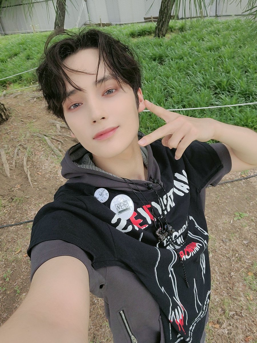 InfiniteGloss_'s tweet photo. Happy birthday to our maknae hyuka! sorry hindi ako nakapunta ng con niyo, broke era kasi ang ante niyo but babawi naman ako next con niyo, balik kayo haa <3 enjoy your day bb ❤️ love you
#OurMondayIsHUE
VITAMIN HUENING KAI DAY
#휴닝이가_가져온_여름한스푼
@TXT_members @TXT_bighit https://t.co/X4xRfjGE2y