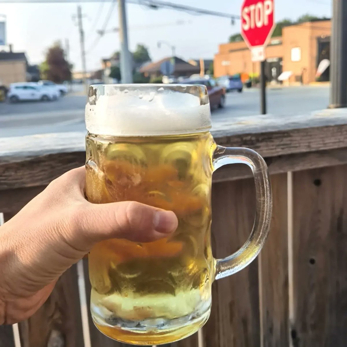 MoVernie's tweet photo. Luv the patio area although you can dine inside as well, you decide.

We got some #BlackBellows for the cottage. The Black Bellows White (wheat beer + elderflower) was amazing!

#CornerCottage #CornerCottageGreyCounty #GreyCounty #BlackBellowsBrewing #Collingwood #Patio #Family https://t.co/cjQ8GwK4DL